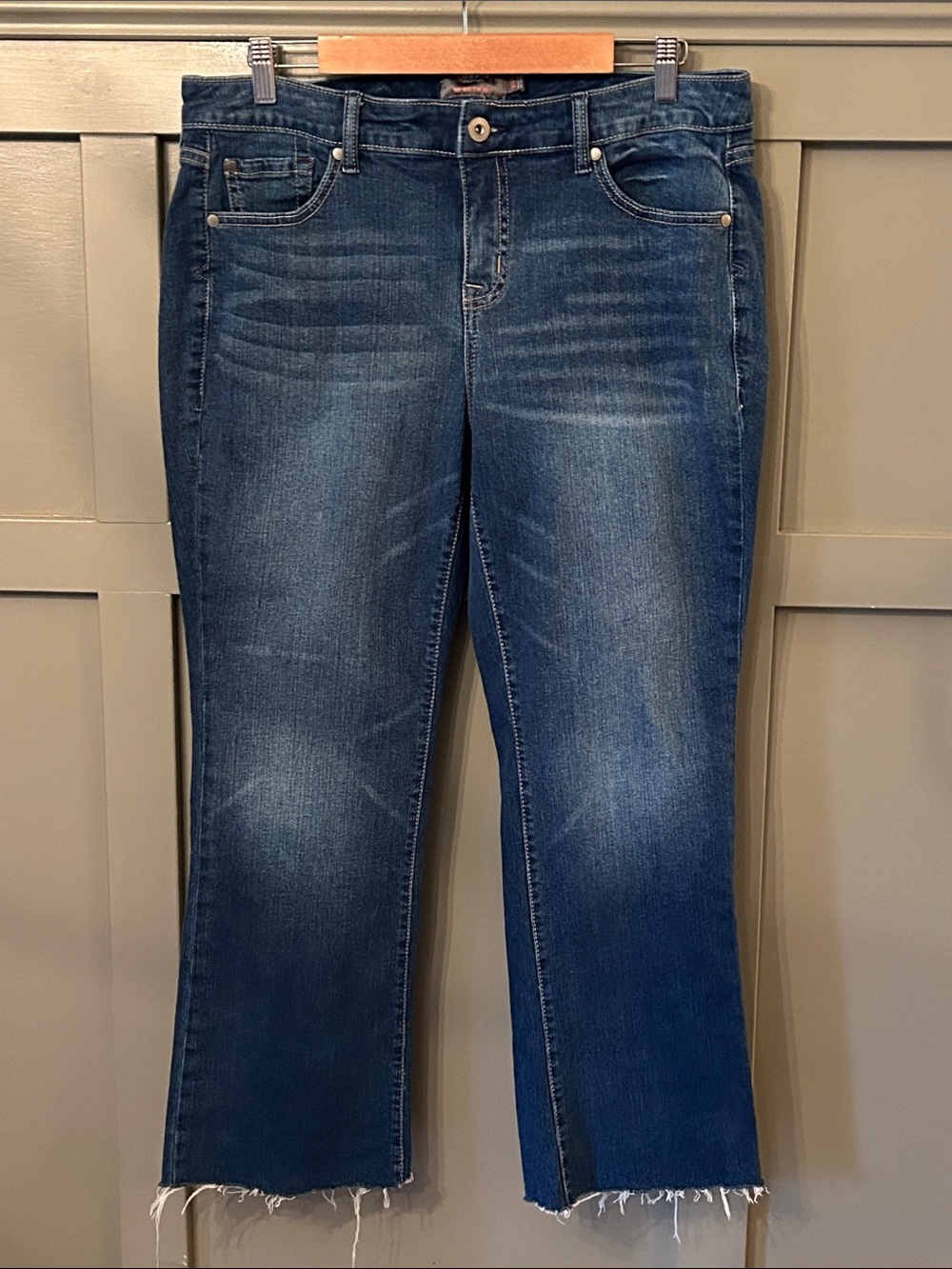 Torrid Mid-Rise Slim Boot Cut Jeans Vintage Stretch Dark Wash Raw Hem Size 16